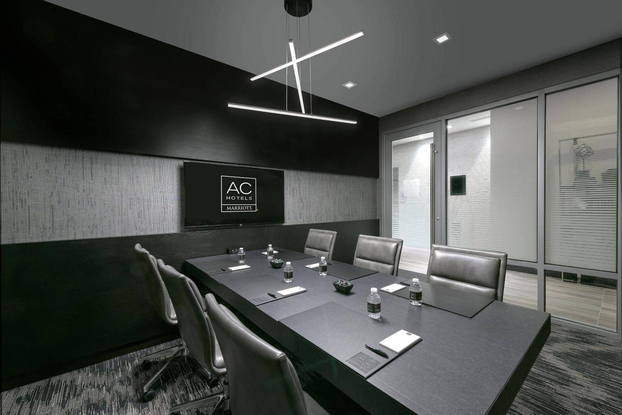 Ac Hotel By Marriott Boston North Медфорд Экстерьер фото