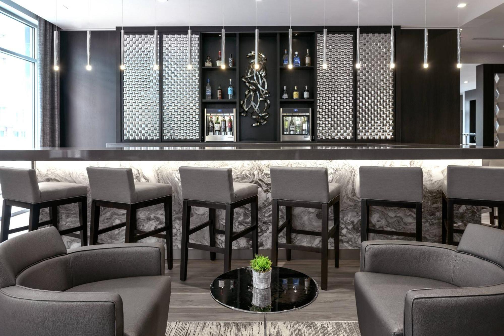 Ac Hotel By Marriott Boston North Медфорд Экстерьер фото