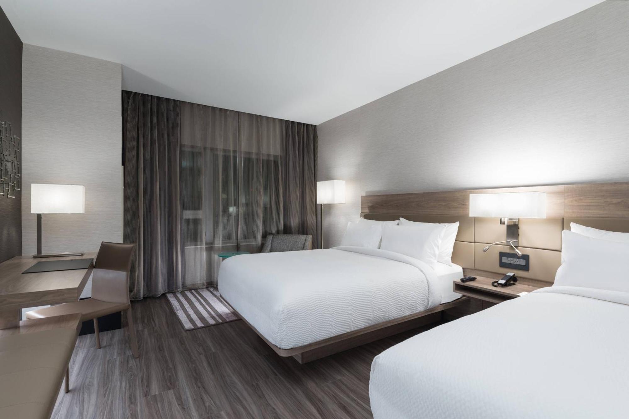 Ac Hotel By Marriott Boston North Медфорд Экстерьер фото