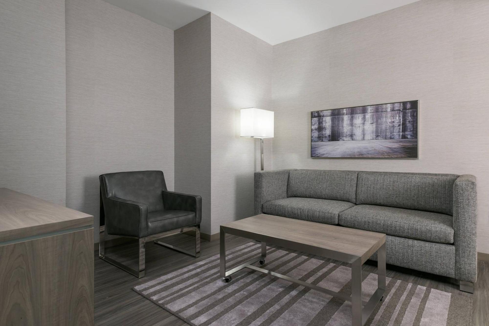 Ac Hotel By Marriott Boston North Медфорд Экстерьер фото