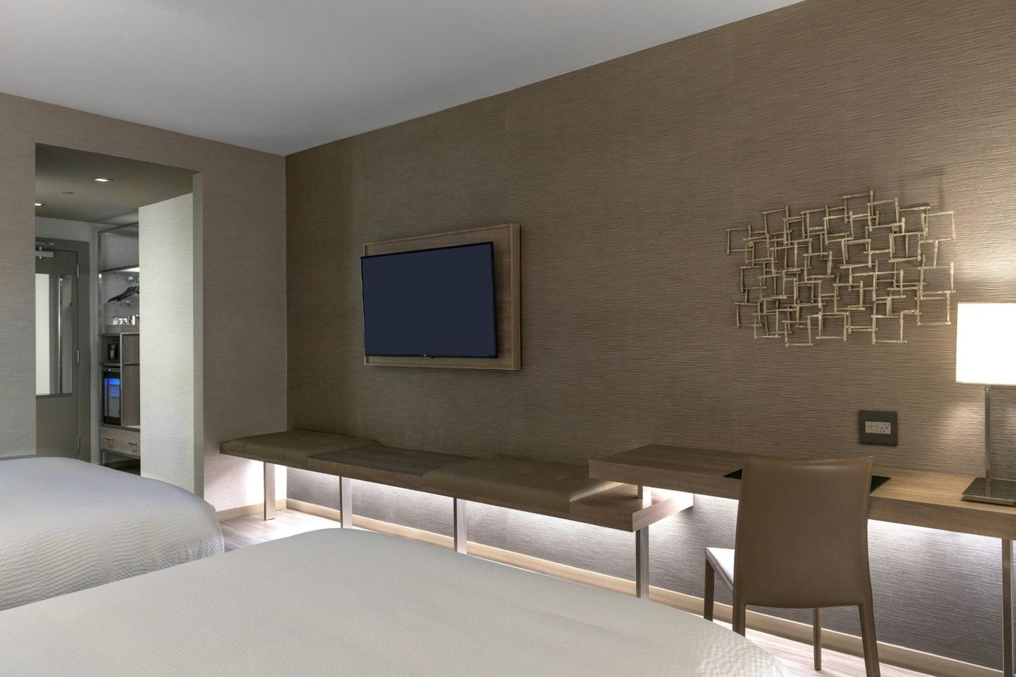 Ac Hotel By Marriott Boston North Медфорд Экстерьер фото